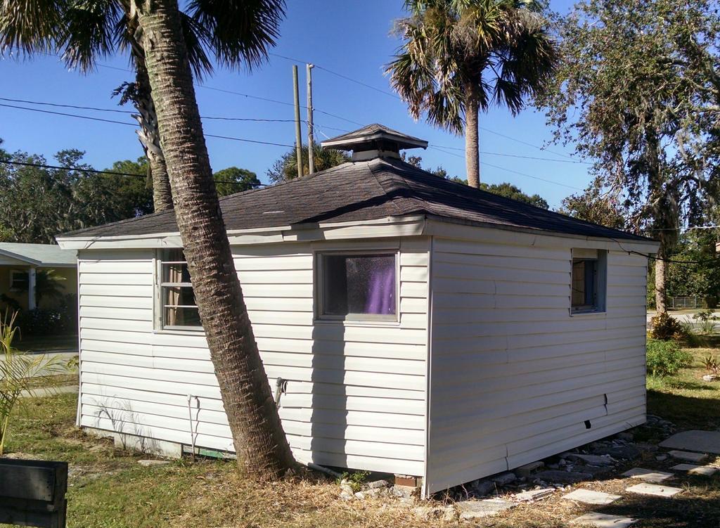1 Beige Cozy Bungalow Or 1 White Cozy Efficiency Cottage In Titusville Exterior photo